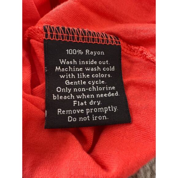 Rock & Republic Sz XS Red V-Neck Short Sleeve Tee Shirt Pocket Basics Lightweigh - Picture 6 of 7